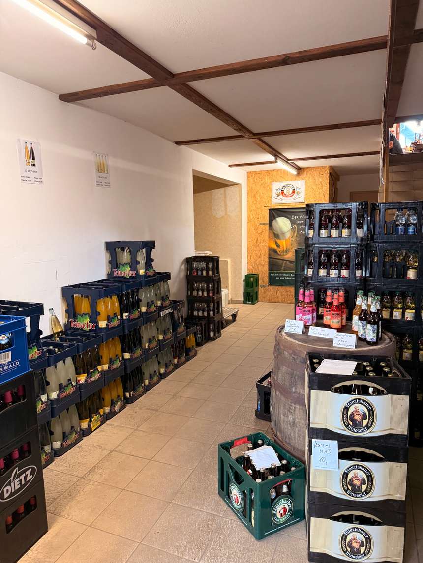Teinacher-Kisten und Weinschorlen